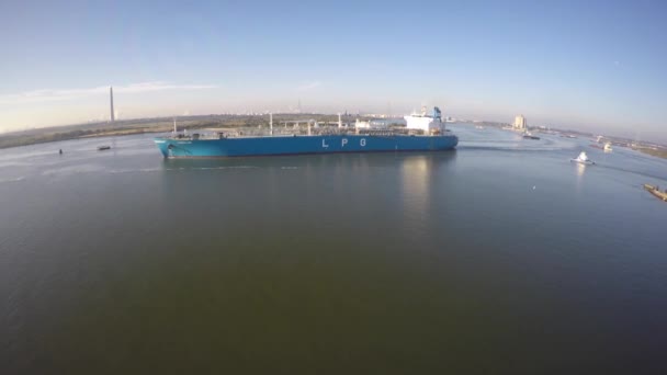 Oil tanker in the Mississippi River — Stock Video