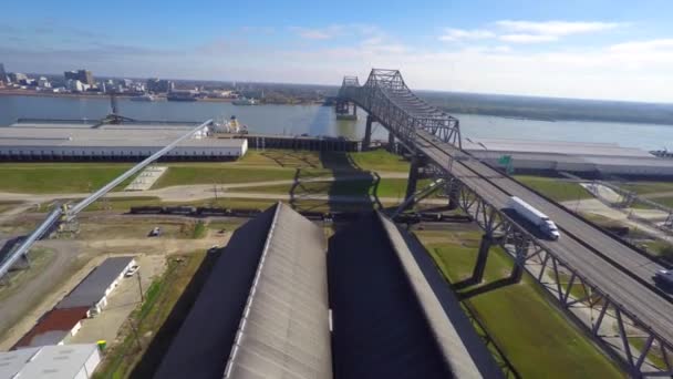 Louisiana a most přes řeku Mississippi — Stock video