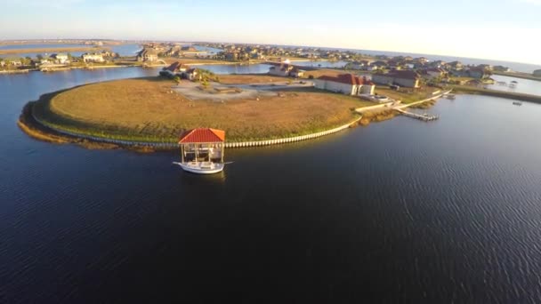 Casas frente al mar — Vídeo de stock