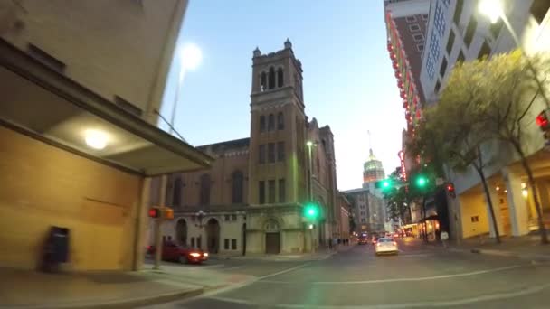 Conduire dans les rues de San Antonio, au centre-ville — Video