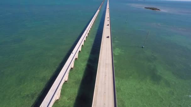 Aerial video of the 7 seven mile bridge in the Florida Keys — Stock Video