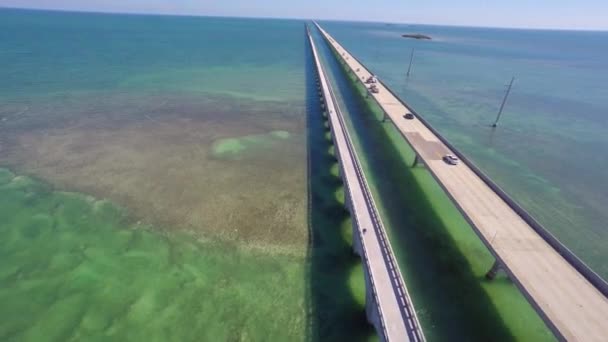 Aerial video of the 7 seven mile bridge in the Florida Keys — Stock Video