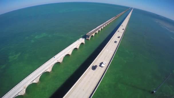 Aerial video of the 7 seven mile bridge in the Florida Keys — Stock Video