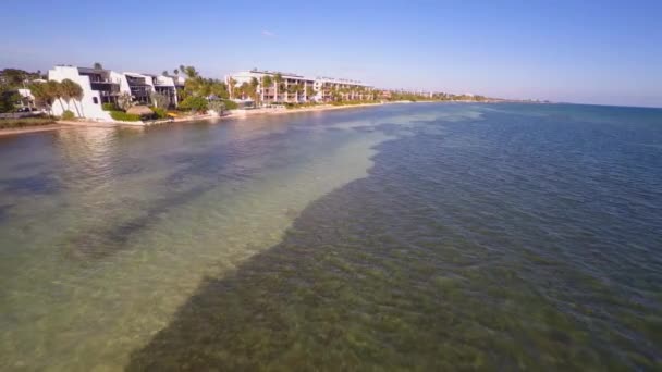 Video aéreo Apartamentos frente al mar en Key West — Vídeo de stock