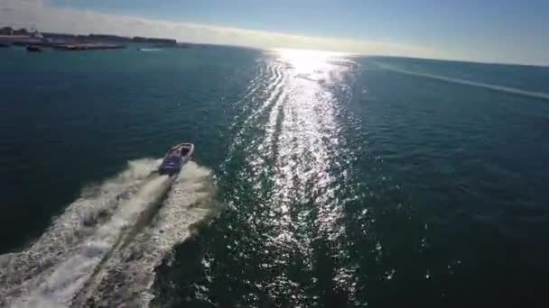 Chasing boten in de Florida Keys — Stockvideo