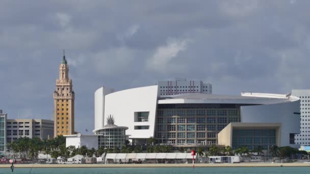 Downtown Miami AmericanAirlines Arena — Stockvideo