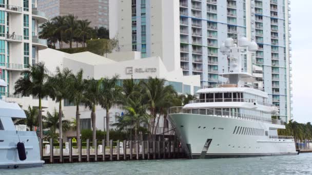 Yacht di lusso Miami River — Video Stock