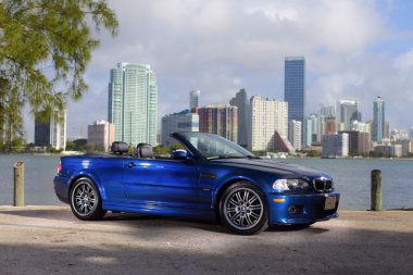 BMW M3 206 elektrik mavi