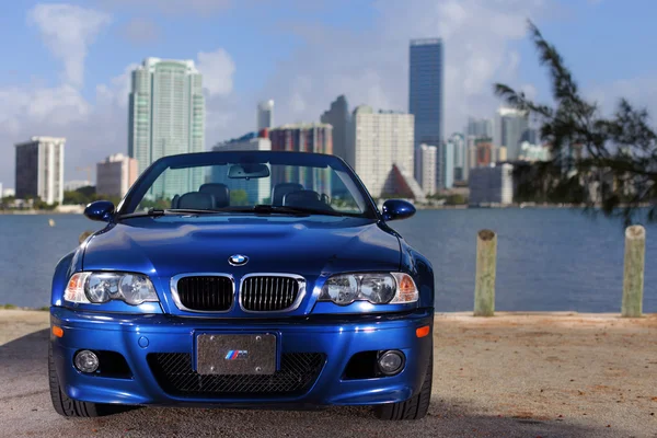 BMW M3 206 in elektrisch blauw — Stockfoto
