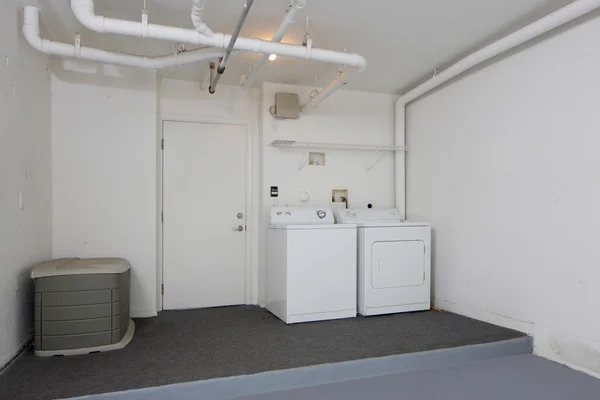 Garage with washer and dryer — Stock Photo, Image