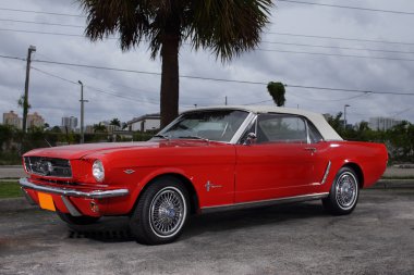 Klasik Ford Mustang dönüşen