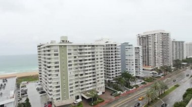 Miami Beach fron bir daire balkon hava video