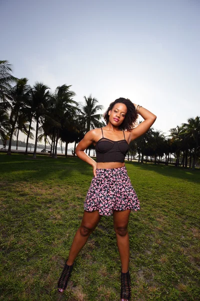 Trendy young Jamaican woman in the park — Stock Photo, Image