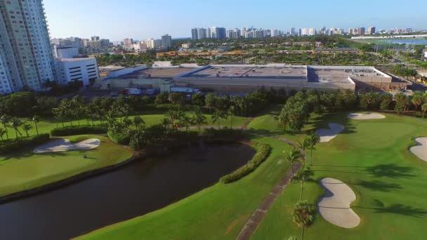 Vídeo aéreo de un campo de golf — Vídeos de Stock