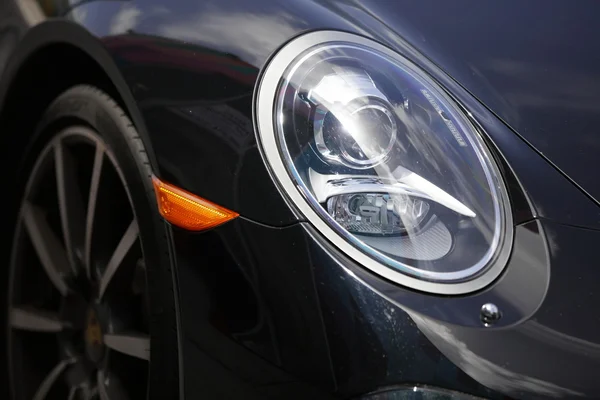 Auto koplamp close-up — Stockfoto