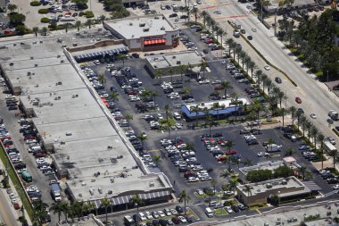 Bir alışveriş merkezinin havadan görüntü