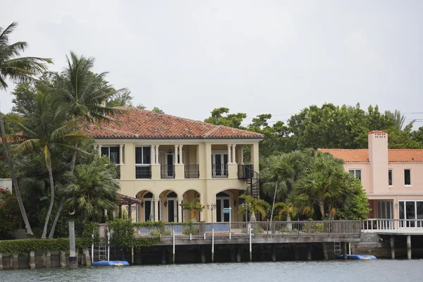 Waterfront mansions Miami Beach — Stock Photo, Image