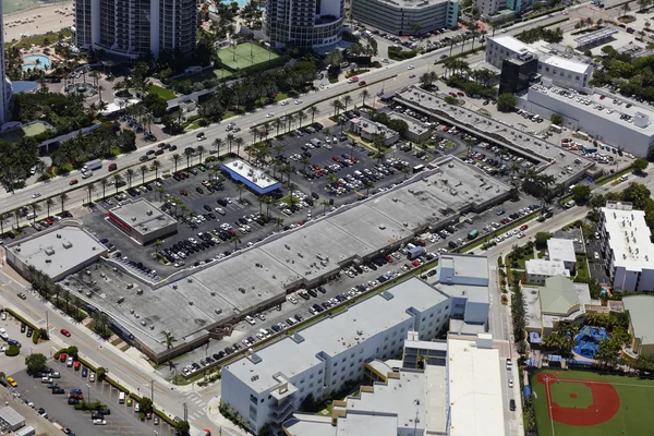 Imagem aérea de um centro comercial — Fotografia de Stock