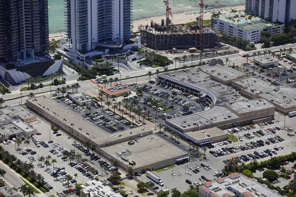 Imagen aérea de un centro comercial — Foto de Stock