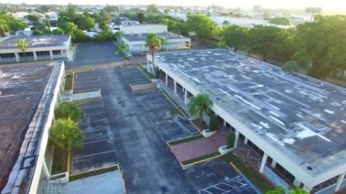 Terk edilmiş ofis binaları