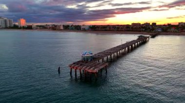 Rıhtımı yok etti. Lauderdale Denizi kıyısındaki Lauderdale Hava Filosu.