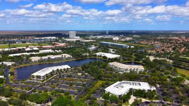 Teknoloji parkı Sunrise Florida. Ofis binalarının hava aracı videosu
