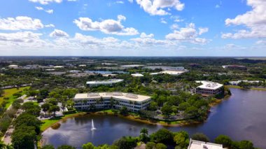 Sunrise, FL, ABD - 19 Ekim 2025: Şirket teknoloji bürosu parkı Sunrise Florida