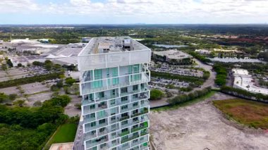 Sunrise, FL, ABD - 19 Ekim 2025 Metropica Apartman Kulesi Sawgrass Mills Sunrise Florida