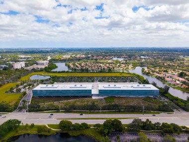 Sunrise, FL, ABD - 18 Ekim 2025: Sunrise Florida 'daki American Express şirket ofisi