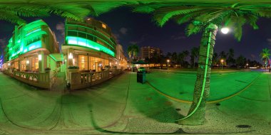 Miami Beach, FL, ABD - 14 Ekim 2025 Fotoğraf neon otel ışıkları Miami Beach Ocean Drive