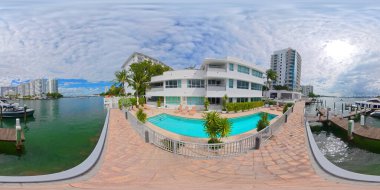 Miami Beach, FL, ABD - 16 Ekim 2025 Lincoln Terrace Miami Beach yüzme havuzlu apartman dairesi. 360 VR eşdörtgen fotoğraf