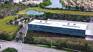 Sunrise, FL, ABD - 19 Ekim 2025: Hava aracı görüntüleri American Express Corporate Park Sunrise Florida
