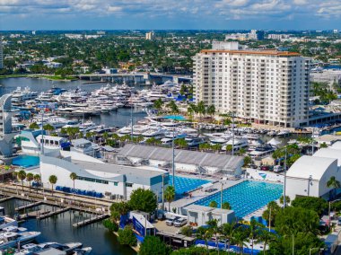 Fort Lauderdale, FL, ABD - 28 Ekim 2025: Uluslararası tekne fuarı sırasında Fort Lauderdale Florida 'da Uluslararası Yüzme Onur Listesi