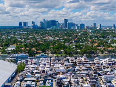 Fort Lauderdale, FL, ABD - 28 Ekim 2025: 2025 Fort Lauderdale Uluslararası tekne fuarı Broward County