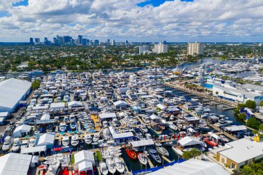 Fort Lauderdale, FL, ABD - 28 Ekim 2025 Fort Lauderdale Uluslararası tekne fuarı FLIBS
