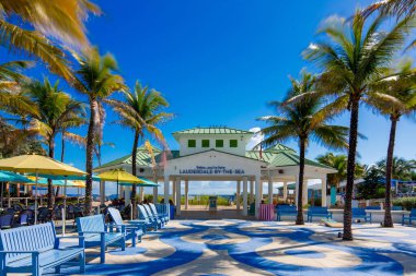 Commercial Boulevard plaj girişi. Lauderdale Deniz kenarında