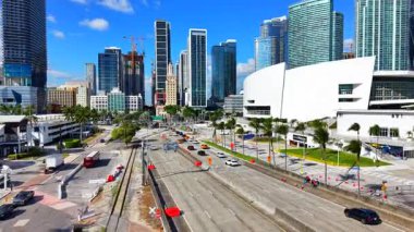 Miami, FL, ABD - 8 Aralık 2025: Miami limanından Özgürlük Kulesi 'ne uçuş. Miami 'nin sinematik video kaseti