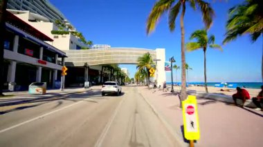 Fort Lauderdale, FL, ABD - 28 Kasım 2025 Fort Lauderdale Florida 'da uzun format bisiklet sürüşü videosu. 8k 24p 2025