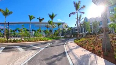 Fort Lauderdale, FL, ABD - 28 Kasım 2025: Broward County Kongre Merkezi 2025 hisse senedi videosu