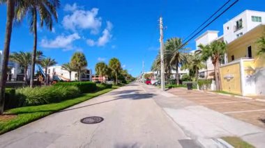 Fort Lauderdale, FL, ABD - 28 Kasım 2025 El Mar Drive hareket görüntüleri Lauderdale by the sea 8k 24 p