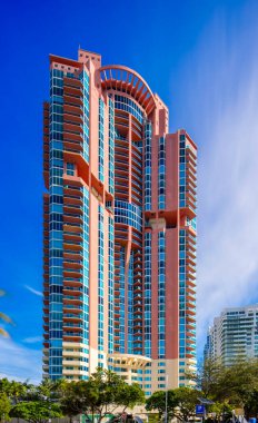Miami Beach, FL, ABD - 12 Aralık 2025: Portofino Tower Miami Beach 1996 'da kuruldu