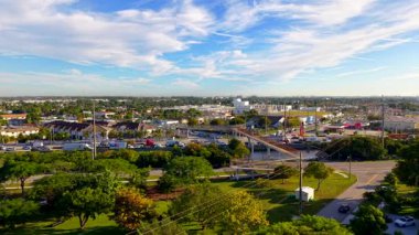 Miami Springs 'ten Miami Nehri üzerindeki HIaleah Florida' ya uçuş 2025