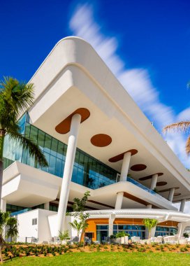 Fort Lauderdale, FL, ABD - 21 Aralık 2025: New Broward County Kongre Merkezi ve Omni Hotel