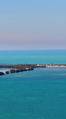 4k dikey izleme videosu Florida Keys Denizaşırı Karayolları köprüleri