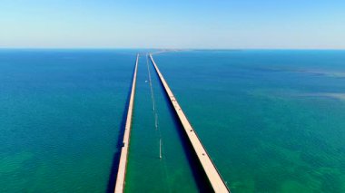 6k hava görüntüsü Florida Keys Yedi Mil Köprüsü Aralık 2025