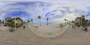 Hollywood, FL, ABD - 4 Ocak 2026 eşkenar dörtgen fotoğraf Hollywood Sahili tahta yolu 2026