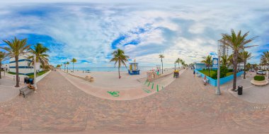 Hollywood, FL, ABD - 4 Ocak 2026 eşkenar dörtgen fotoğraf Hollywood Sahili tahta yolu 2026