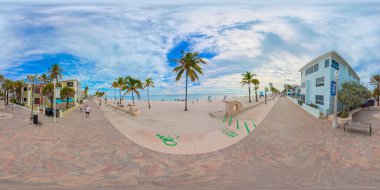 Hollywood, FL, ABD - 4 Ocak 2026 eşkenar dörtgen fotoğraf Hollywood Sahili tahta yolu 2026