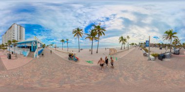 Hollywood, FL, ABD - 4 Ocak 2026 eşkenar dörtgen fotoğraf Hollywood Sahili tahta yolu 2026