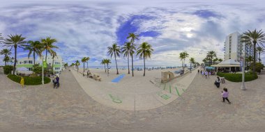 Hollywood, FL, ABD - 4 Ocak 2026 eşkenar dörtgen fotoğraf Hollywood Sahili tahta yolu 2026